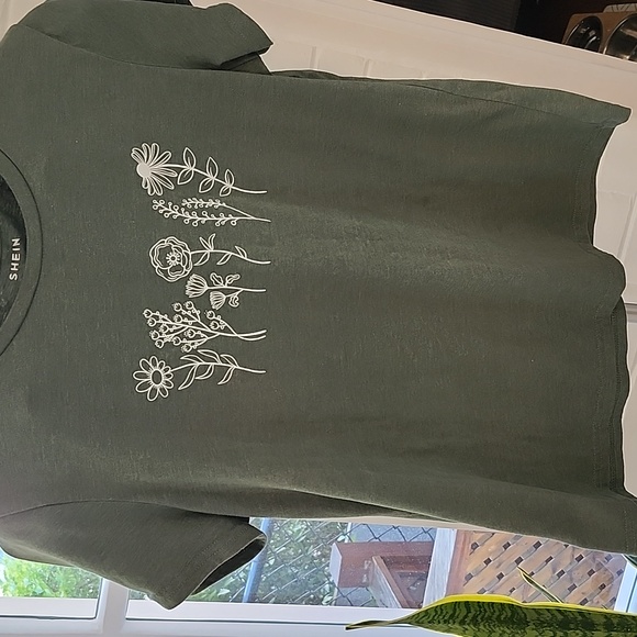 SHEIN Women's Green Floral Graphic Tee, Large - Picture 2 of 5